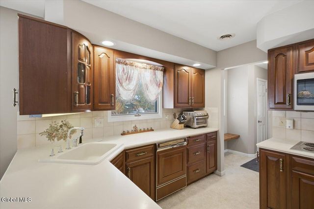 17 Centennial Drive, Queensbury, NY 12804