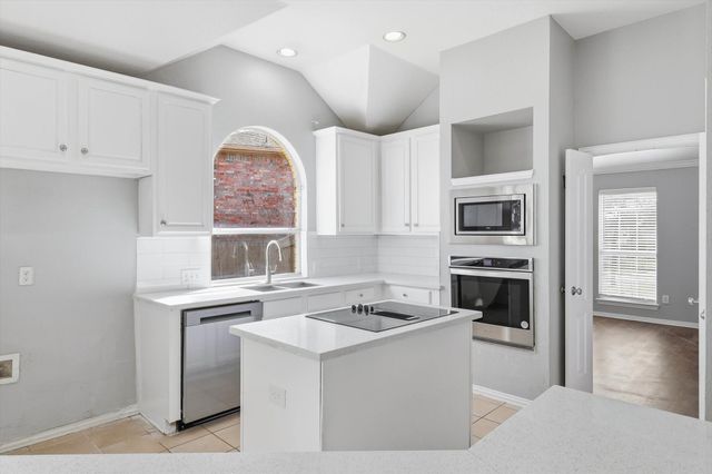 2211 Knob Hill Drive, Corinth, TX 76210