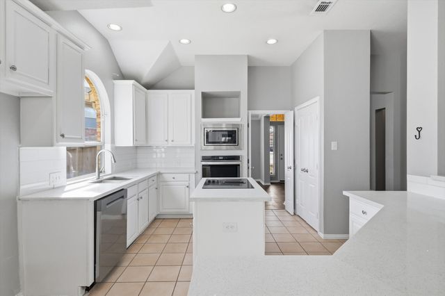 2211 Knob Hill Drive, Corinth, TX 76210