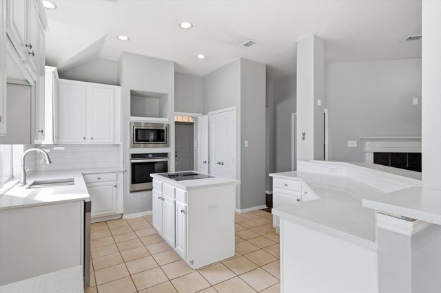 2211 Knob Hill Drive, Corinth, TX 76210