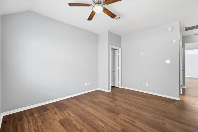 2211 Knob Hill Drive, Corinth, TX 76210