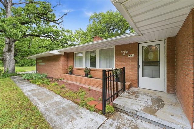 711 W Montgomery Street, Clinton, MO 64735