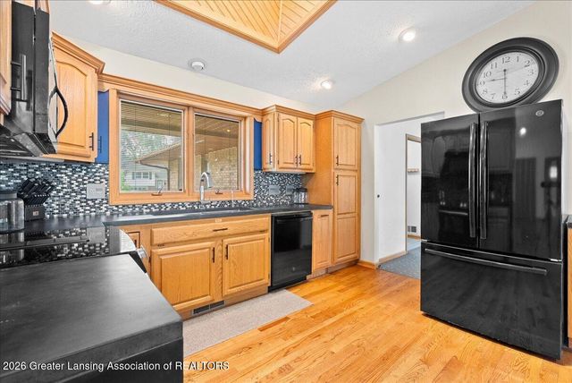 10289 Lafayette, Dimondale, MI 48821