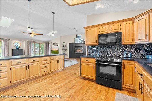 10289 Lafayette, Dimondale, MI 48821