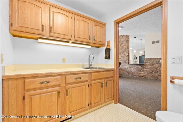 10289 Lafayette, Dimondale, MI 48821