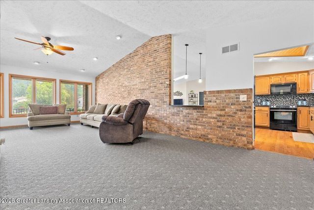 10289 Lafayette, Dimondale, MI 48821