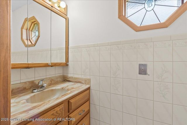 10289 Lafayette, Dimondale, MI 48821