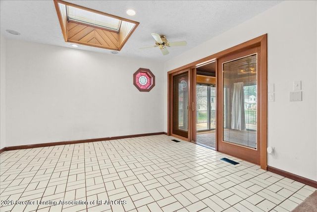 10289 Lafayette, Dimondale, MI 48821