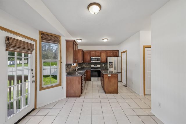 163 77th Place, West Des Moines, IA 50266
