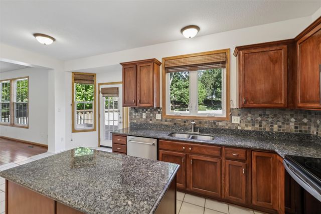 163 77th Place, West Des Moines, IA 50266