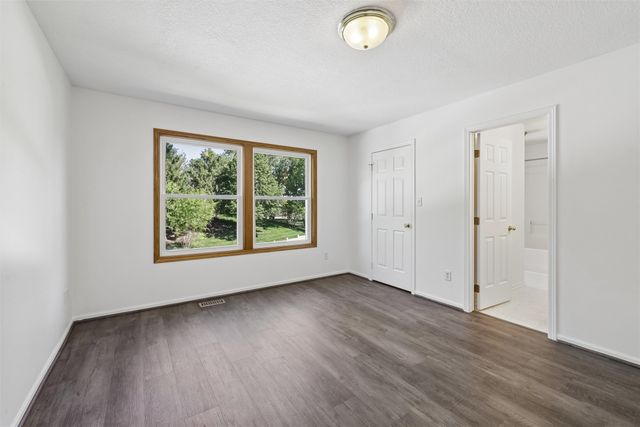 163 77th Place, West Des Moines, IA 50266