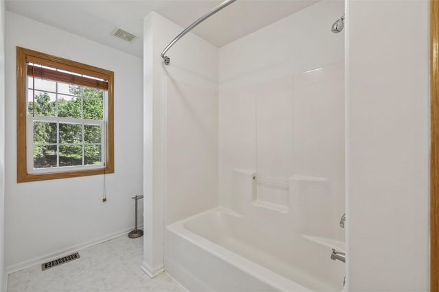 163 77th Place, West Des Moines, IA 50266