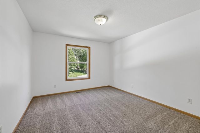 163 77th Place, West Des Moines, IA 50266