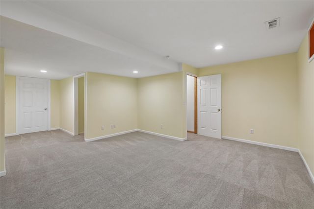 163 77th Place, West Des Moines, IA 50266