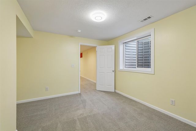 163 77th Place, West Des Moines, IA 50266
