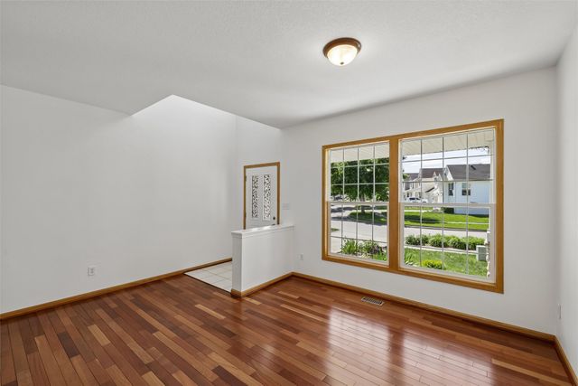 163 77th Place, West Des Moines, IA 50266