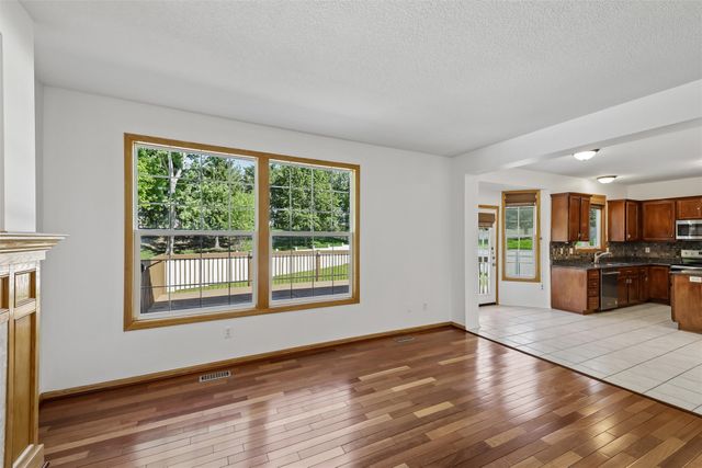 163 77th Place, West Des Moines, IA 50266