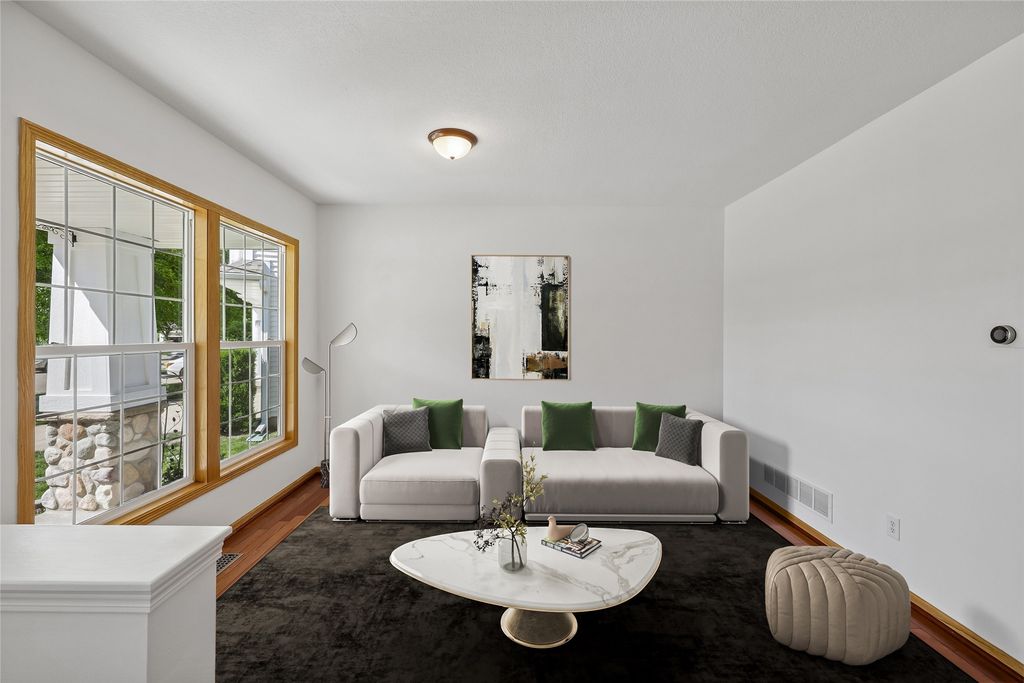 163 77th Place, West Des Moines, IA 50266