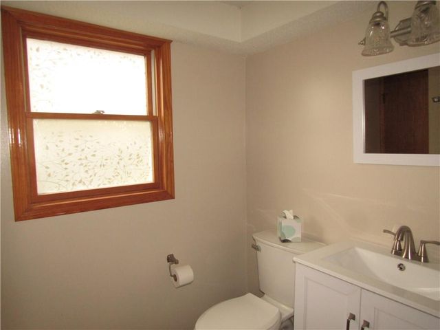 15450 Lake Road 10 Road, Gardner, KS 66030