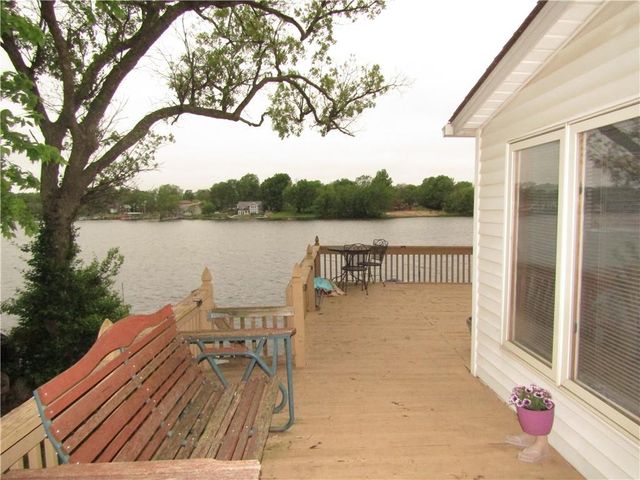 15450 Lake Road 10 Road, Gardner, KS 66030