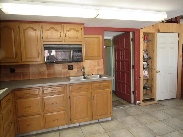 15450 Lake Road 10 Road, Gardner, KS 66030