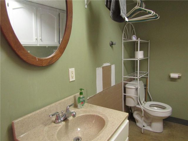 15450 Lake Road 10 Road, Gardner, KS 66030