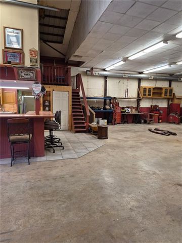 15450 Lake Road 10 Road, Gardner, KS 66030