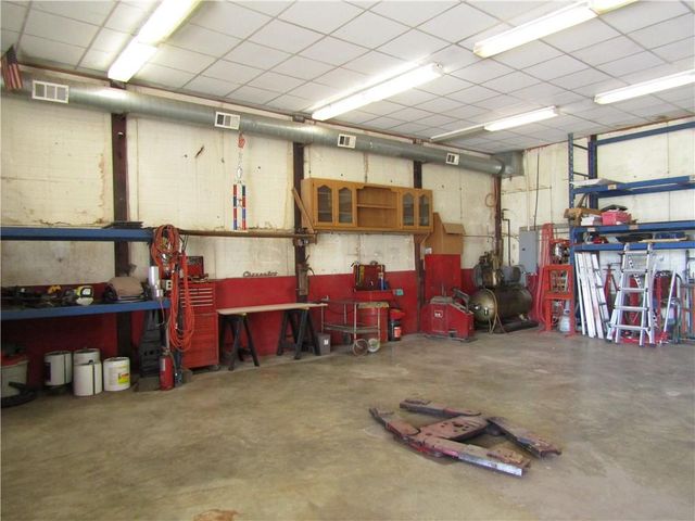 15450 Lake Road 10 Road, Gardner, KS 66030