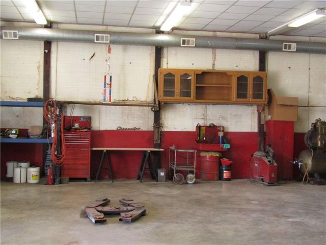 15450 Lake Road 10 Road, Gardner, KS 66030