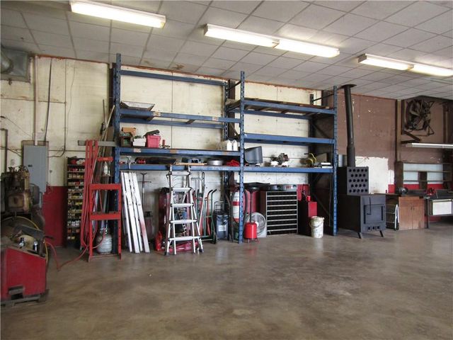 15450 Lake Road 10 Road, Gardner, KS 66030