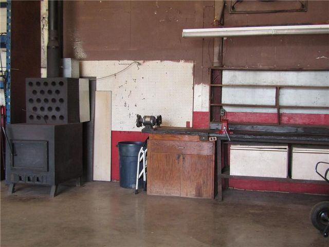 15450 Lake Road 10 Road, Gardner, KS 66030