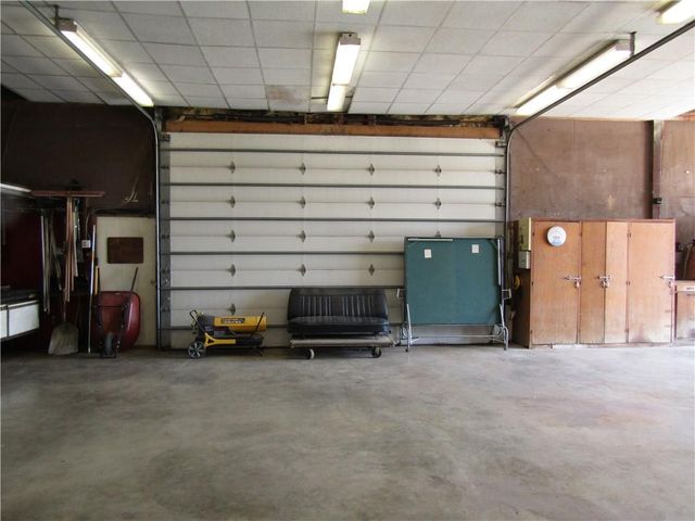 15450 Lake Road 10 Road, Gardner, KS 66030