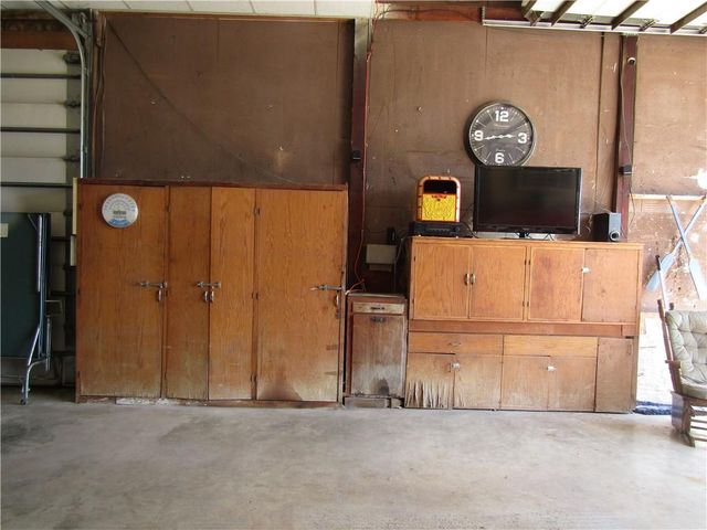 15450 Lake Road 10 Road, Gardner, KS 66030