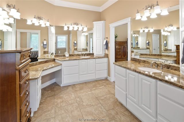 17899 Saddle Creek Drive, College Station, TX 77845