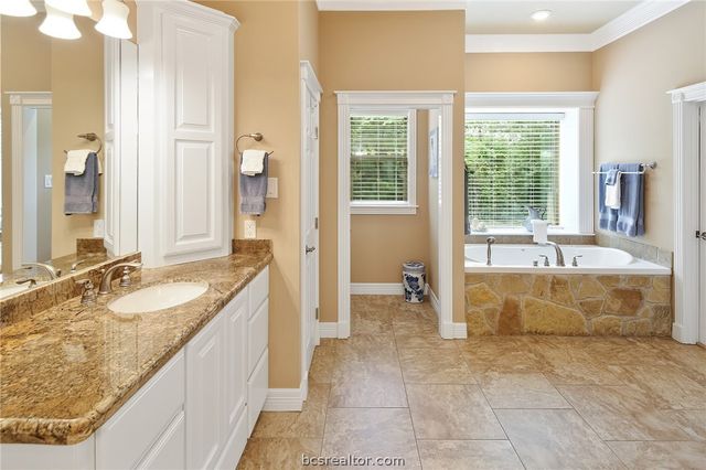 17899 Saddle Creek Drive, College Station, TX 77845