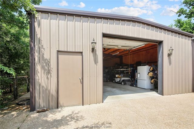 17899 Saddle Creek Drive, College Station, TX 77845