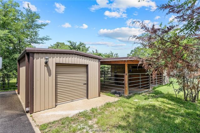 17899 Saddle Creek Drive, College Station, TX 77845
