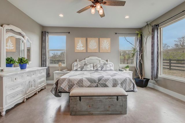 196 Milam LN, Bastrop, TX 78602