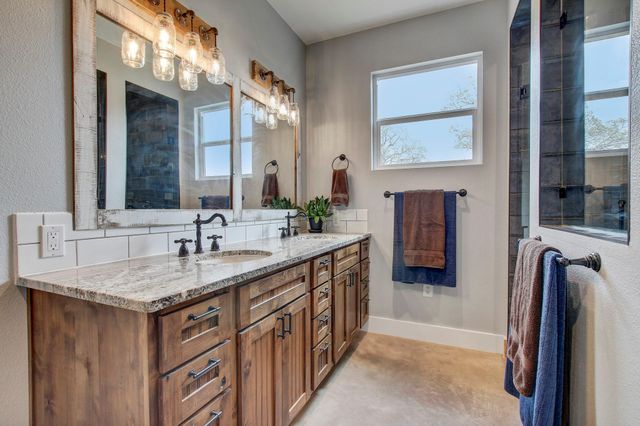 196 Milam LN, Bastrop, TX 78602