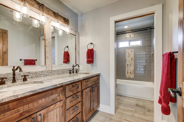 196 Milam LN, Bastrop, TX 78602