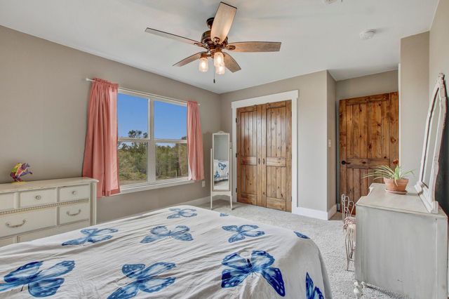 196 Milam LN, Bastrop, TX 78602