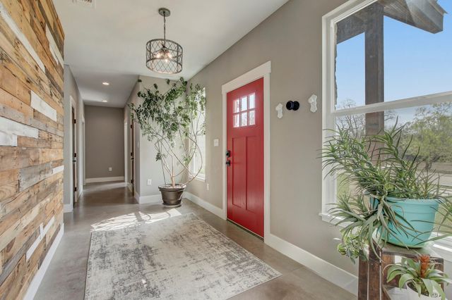 196 Milam LN, Bastrop, TX 78602