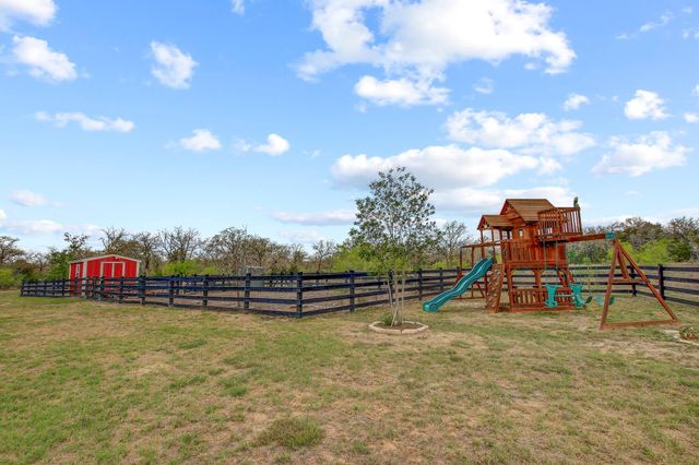 196 Milam LN, Bastrop, TX 78602