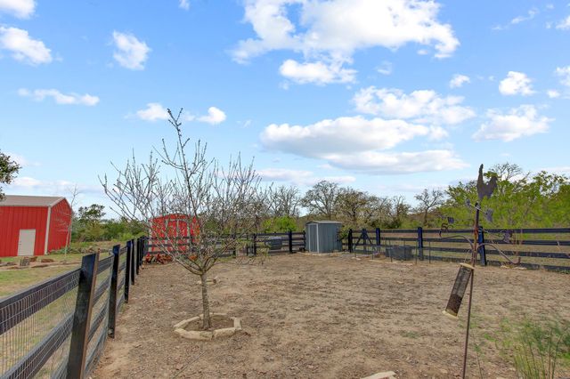 196 Milam LN, Bastrop, TX 78602