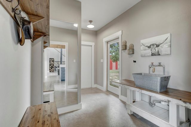 196 Milam LN, Bastrop, TX 78602