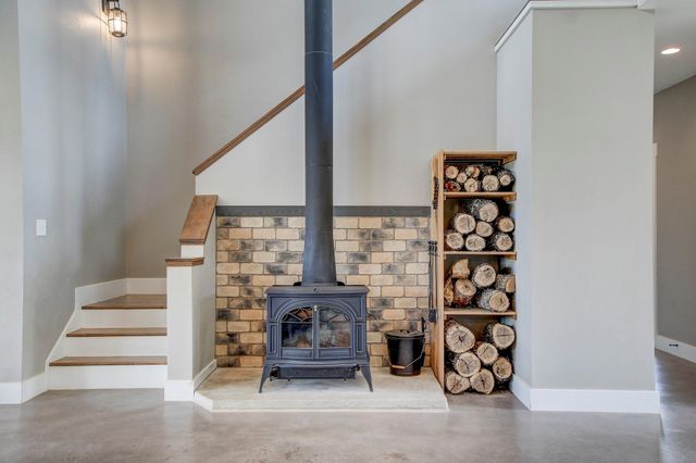 196 Milam LN, Bastrop, TX 78602