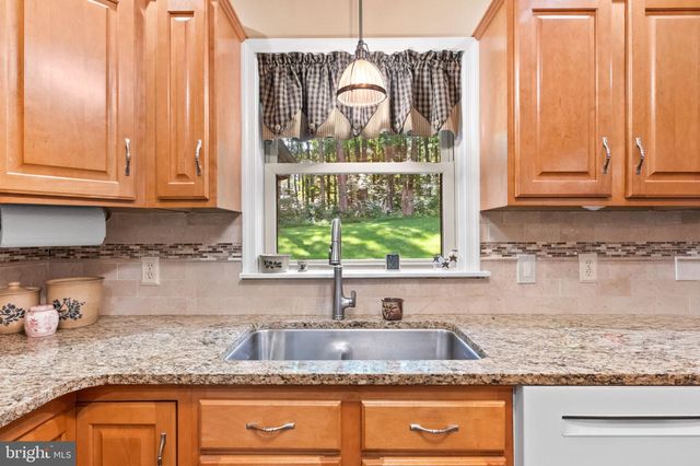 112 SUNNYFIELD DR, Fleetwood, PA 19522