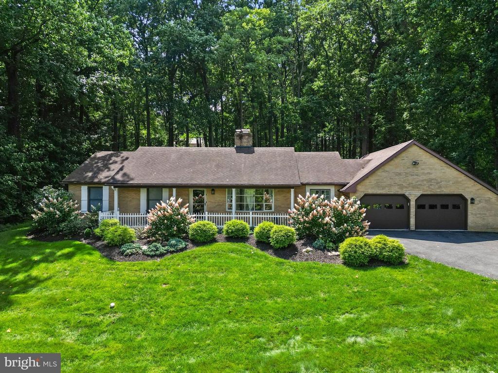 112 SUNNYFIELD DR, Fleetwood, PA 19522