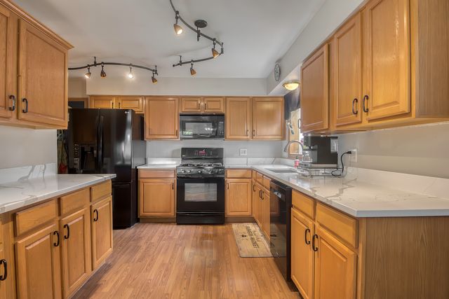 591 Sussex Court, Elk Grove Village, IL 60007