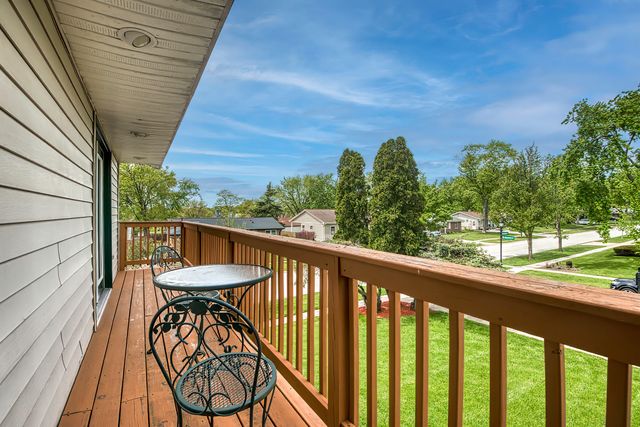591 Sussex Court, Elk Grove Village, IL 60007